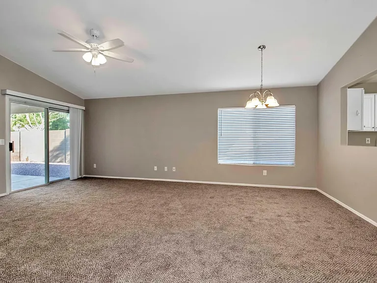 1454 S Oak St — Photo 4