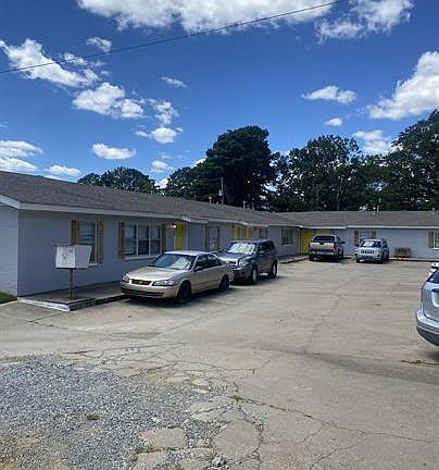 2nd image of 810 S Oak St