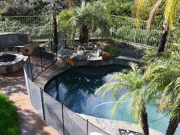 3rd image of 28715 Rock Canyon Dr