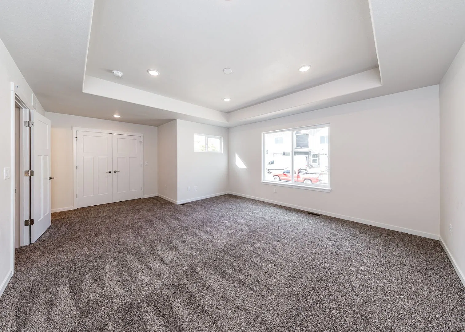 Brand New| Luxury 3-Bedroom Townhome | Stunning Views & Prime West Side Location — Photo 4