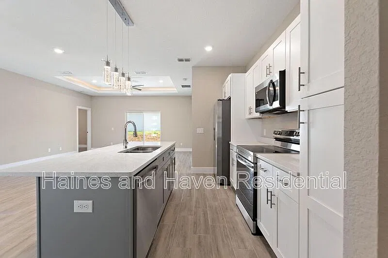 4 bed, 2.0 bath, 1623 sqft, $1,995 — Photo 3