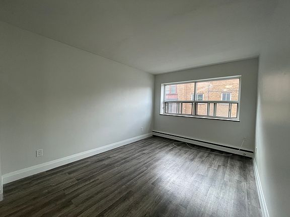 5th image of 987 Mohawk Rd E #9