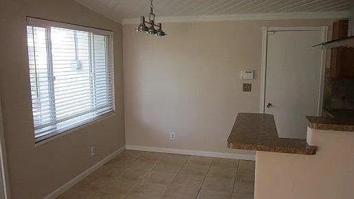3 bed, 1.0 bath, 925 sqft, $2,150 — Photo 4