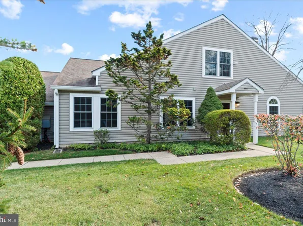 501 Potters Ct, Holland, PA 18966