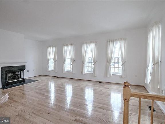4th image of 20873 Derrydale Sq
