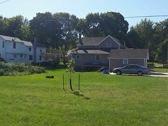 3rd image of 301 S Linden St