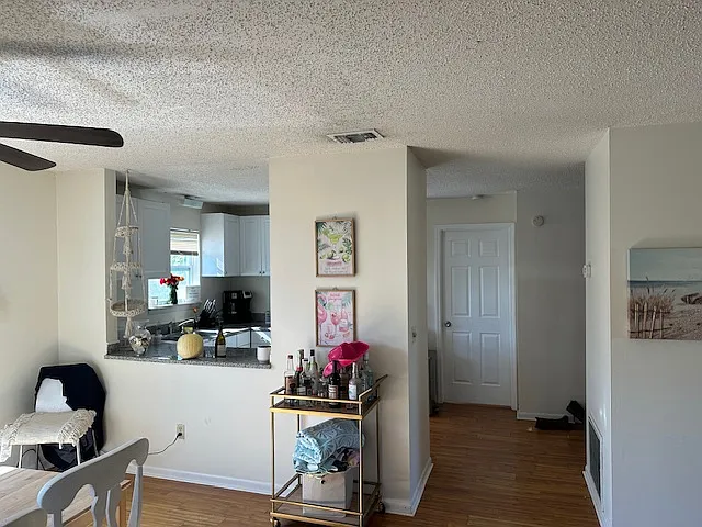 208 9th St #B — Photo 4