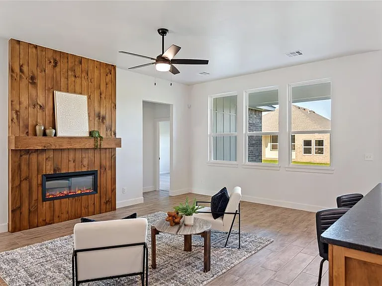 5008 Misty Wood Ln — Photo 6