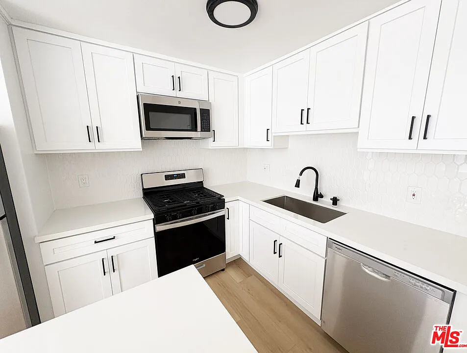 1 bed, 1.0 bath, 700 sqft, $1,895 — Photo 3