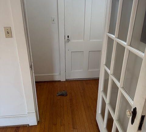 3rd image of 100 E Hawthorne Dr