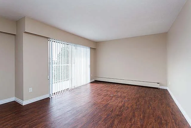 908 6th Ave — Photo 7