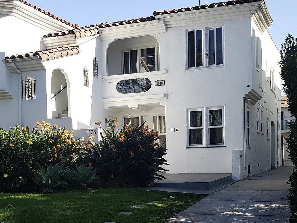 1176 S Hayworth Ave