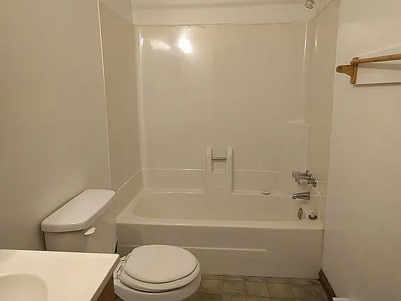 2nd image of 4309 Butler Ln