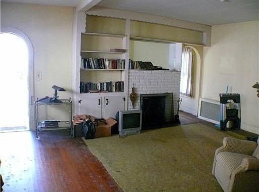 4th image of 385 N Montgomery St