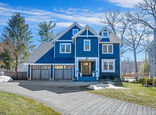 586 W Shore Trl, Sparta, NJ 07871