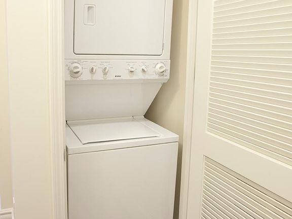 5th image of 13940 Moorpark St #104