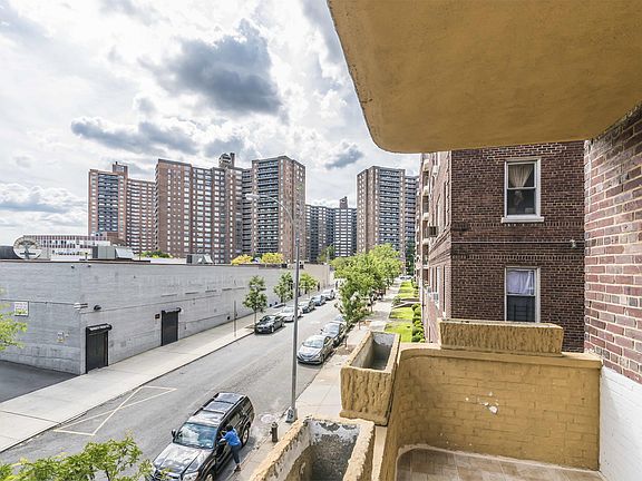 3rd image of 6864 Yellowstone Blvd #33A