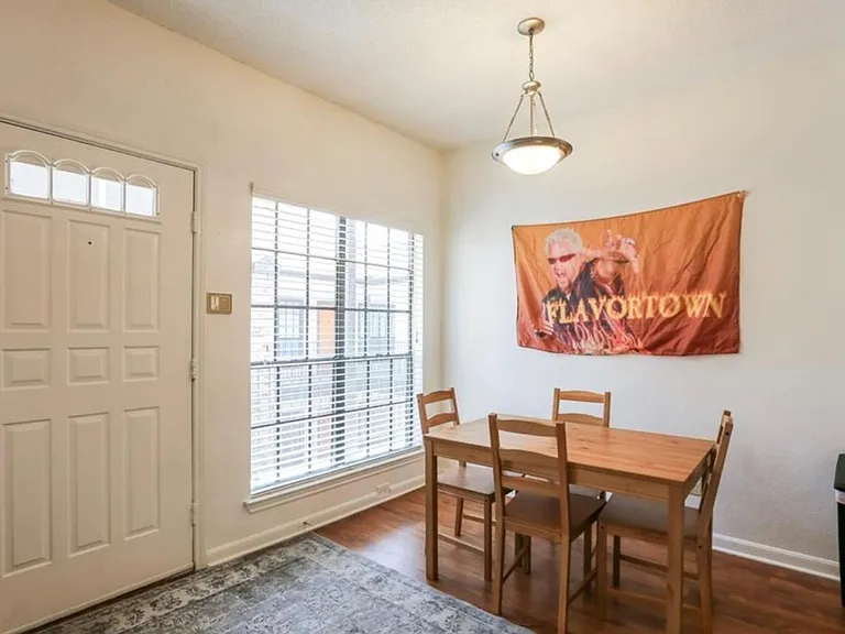 912 W 22nd St #304 — Photo 7
