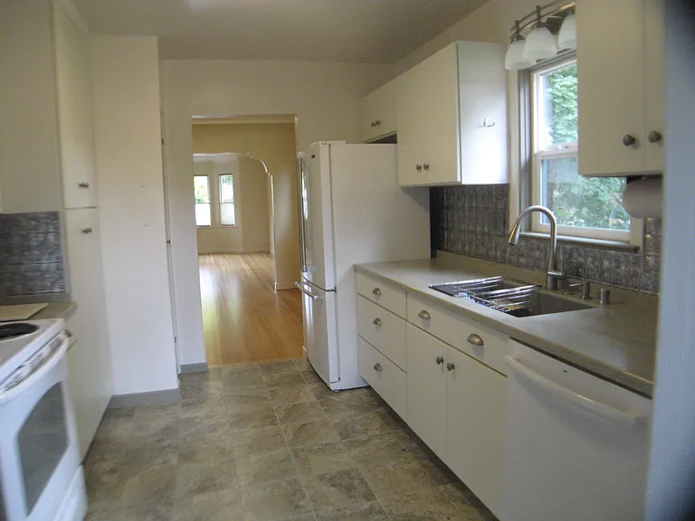310 E Lake St — Photo 10