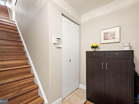 3rd image of 38 Saint James Ct