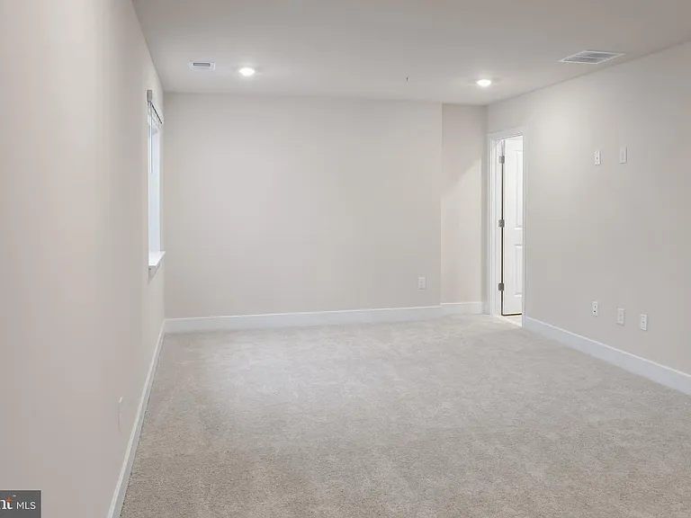 1705 Water Crossing Rd — Photo 33