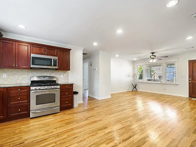 1253 Oak Grove Ave — Photo 18