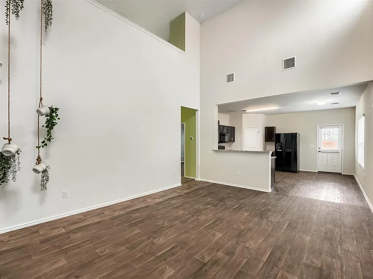 3509 Conyers Ln — Photo 3