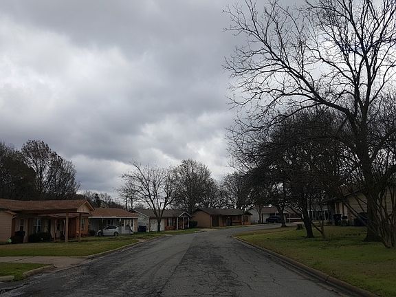4th image of 131 N Imperial Dr