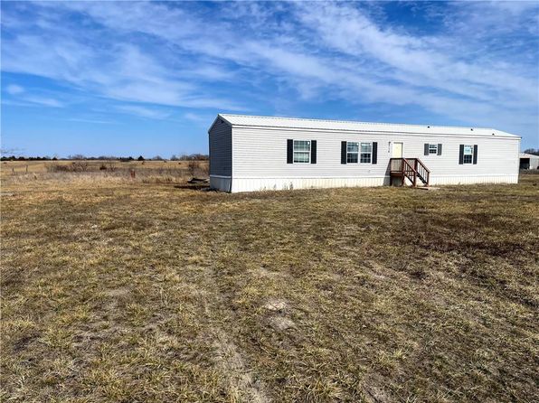 116 Trianon Rd, Mulberry, KS 66756