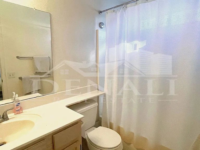 1017 E Maryland Ave #218 — Photo 18