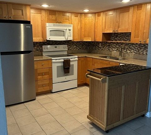 5th image of 4005 Windjammer Ln