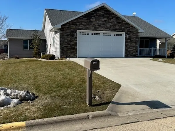 2105 Oak Grove Ave, Sterling, IL 61081