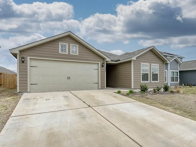 8408 Steel Dust Dr — Photo 2