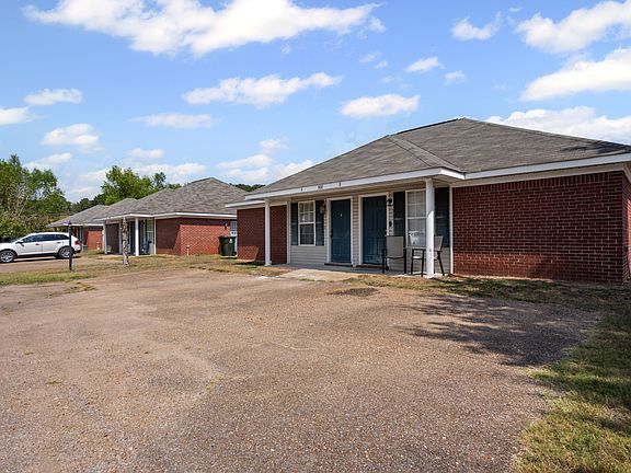 4th image of 800 Clearbrook Dr Unit A