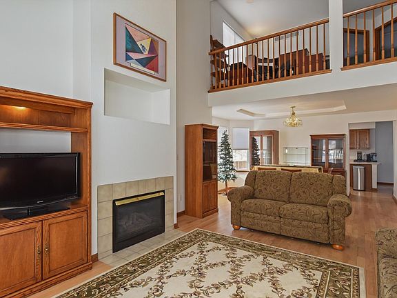 4th image of 12105 Applewood Ct