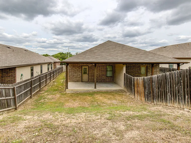 1042 Carolyn Cv — Photo 18