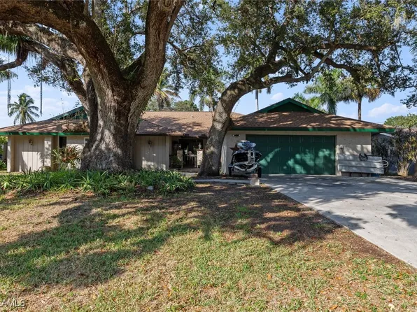 300 Broadview Dr, Fort Myers, FL 33905