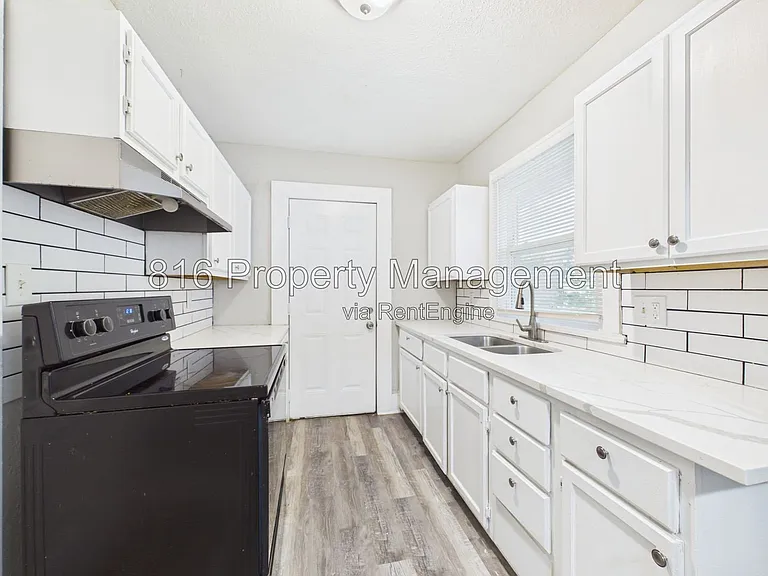 5127 Olive St — Photo 10