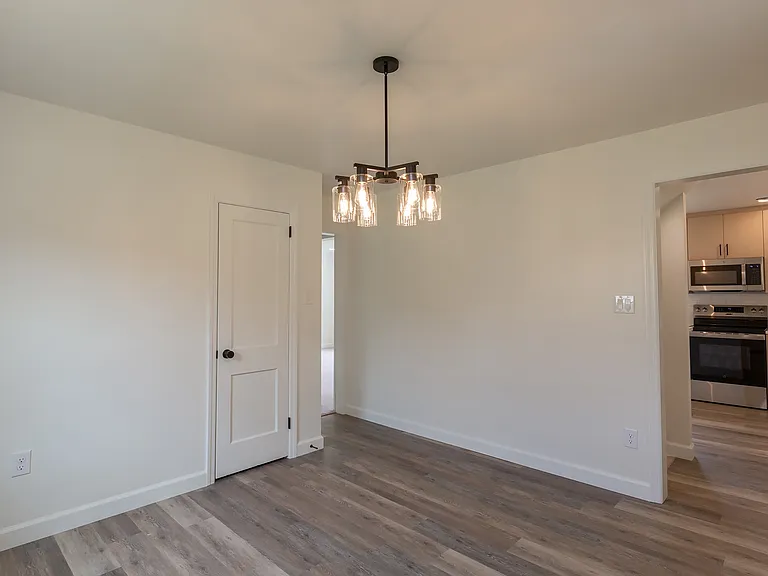 1307 Meadowcreek Ln — Photo 5