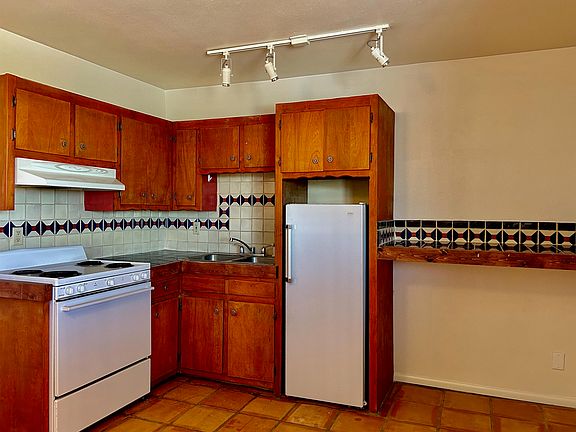 5th image of 611 Paseo Del Pueblo Norte #6