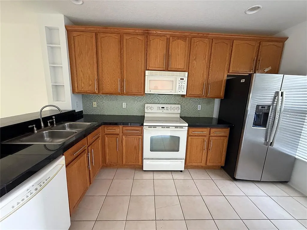 2 bed, 2.5 bath, 1071 sqft, $1,695 — Photo 3