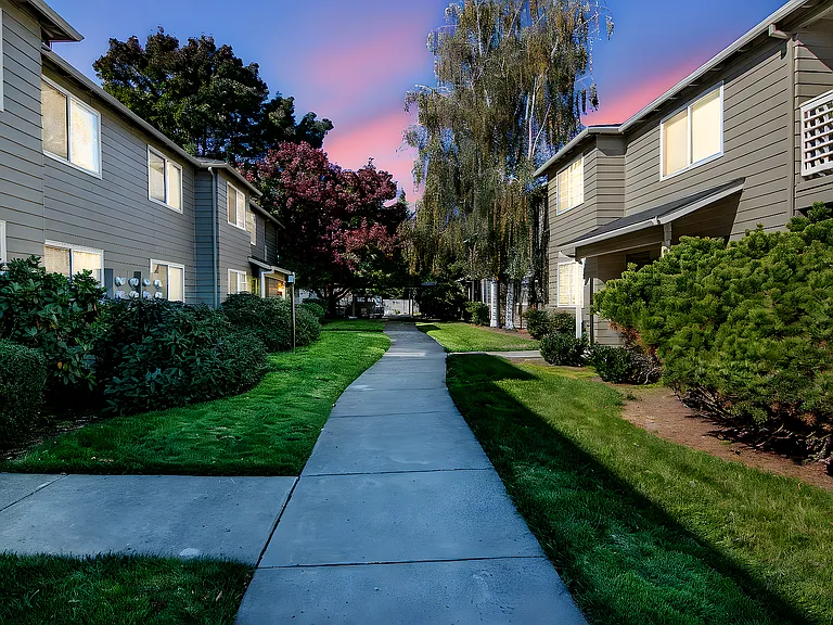 Poplar Village Apartments - Medford Oregon