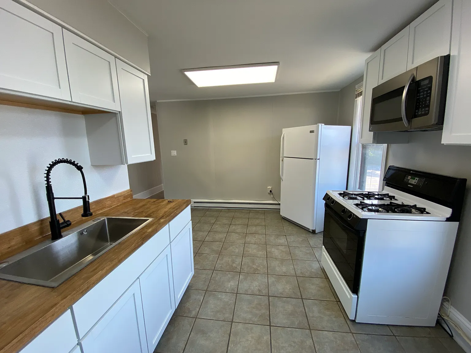 2 bed, 750 sqft, $875 — Photo 3