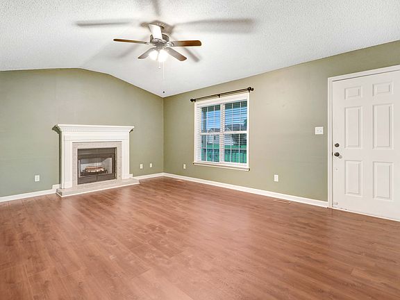 4th image of 302 Andrea Dr
