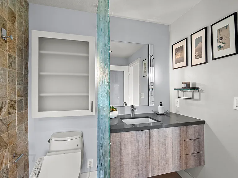 325 7th Ave #2303 — Photo 34