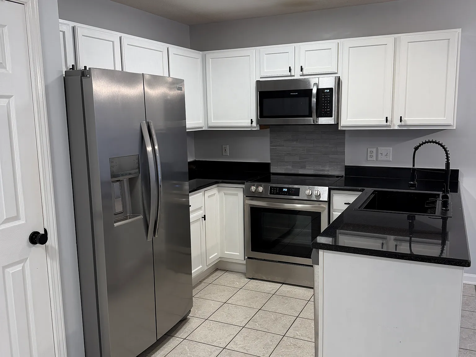 3 bed, 1332 sqft, $2,000 — Photo 2