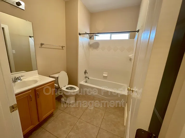 979 Watersview Dr — Photo 29