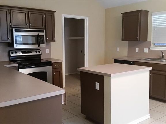 5th image of 7910 Fox Dr