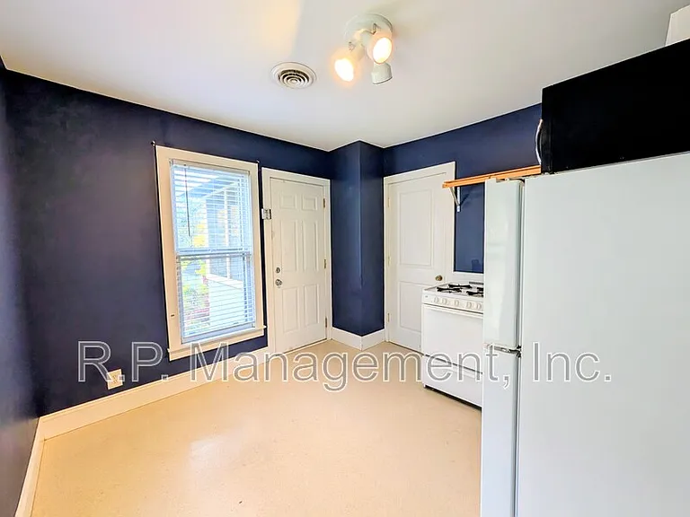 340 16th Ave NE — Photo 7