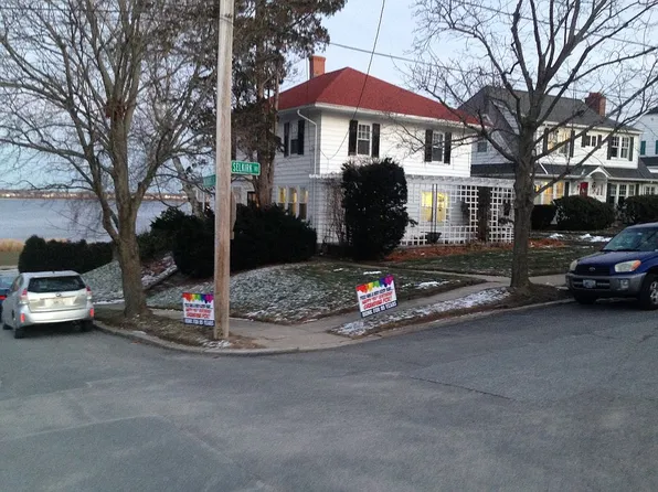 16 Windsor Rd, Cranston, RI 02905